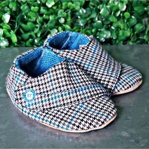 77. 2/$15 NWOT Stride Rite Houndstooth crib shoes